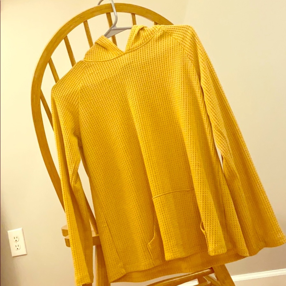 Waffle texture yellow sweater . Children’s 14-16